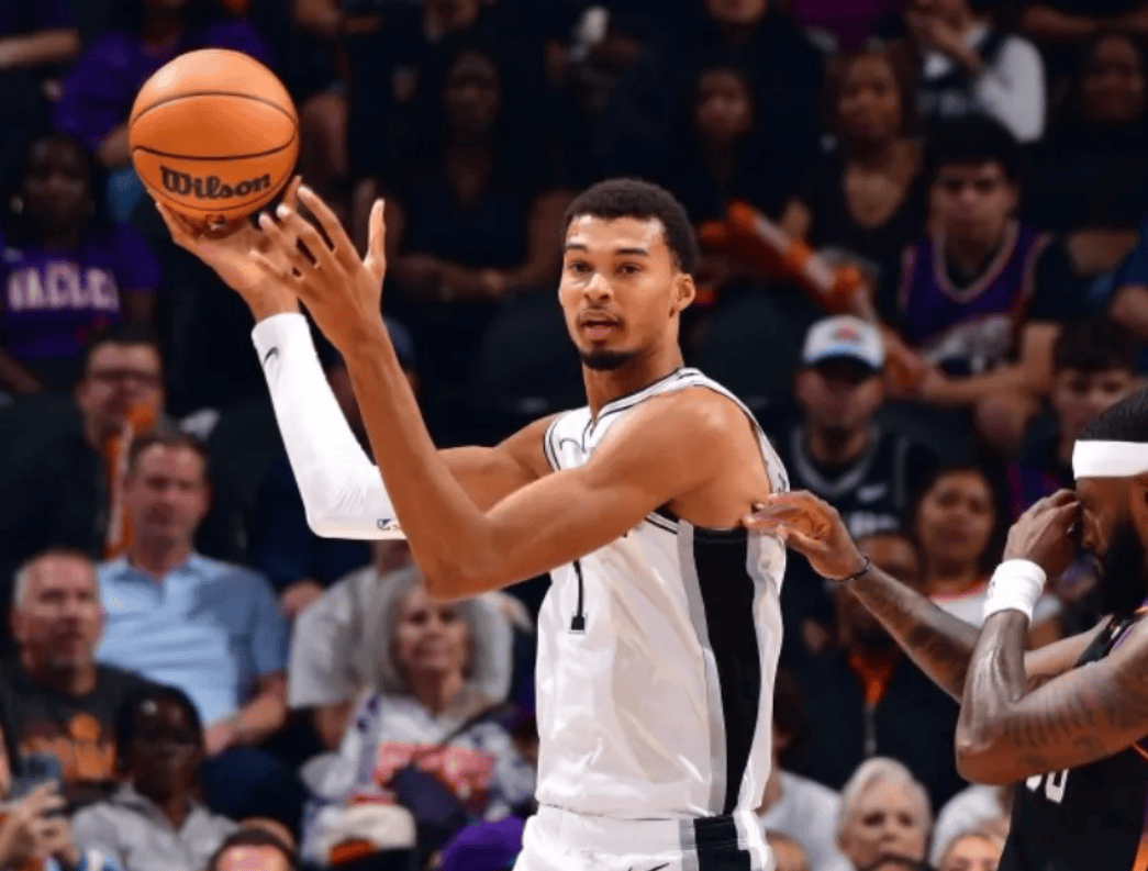 中欧体育官网圣安东尼奥马刺训练开放日，今晨遗憾出局引欢呼，NBA常规赛在即，球队文化再被提及的简单介绍