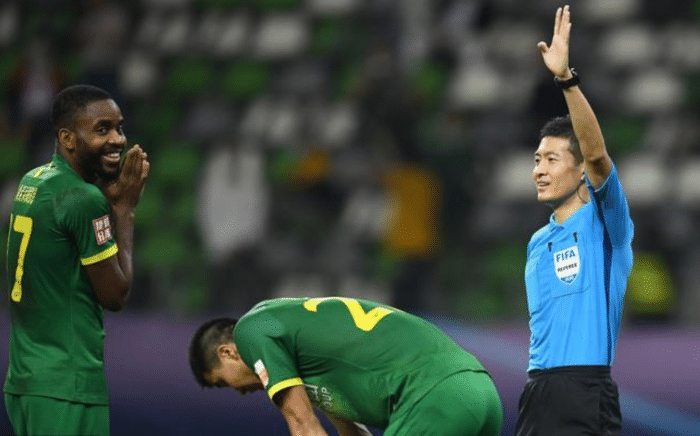 中欧体育荷甲今晨再迎强敌，巴塞罗那防线松动，主帅态度：质疑声仍在，心理建设被强调的简单介绍