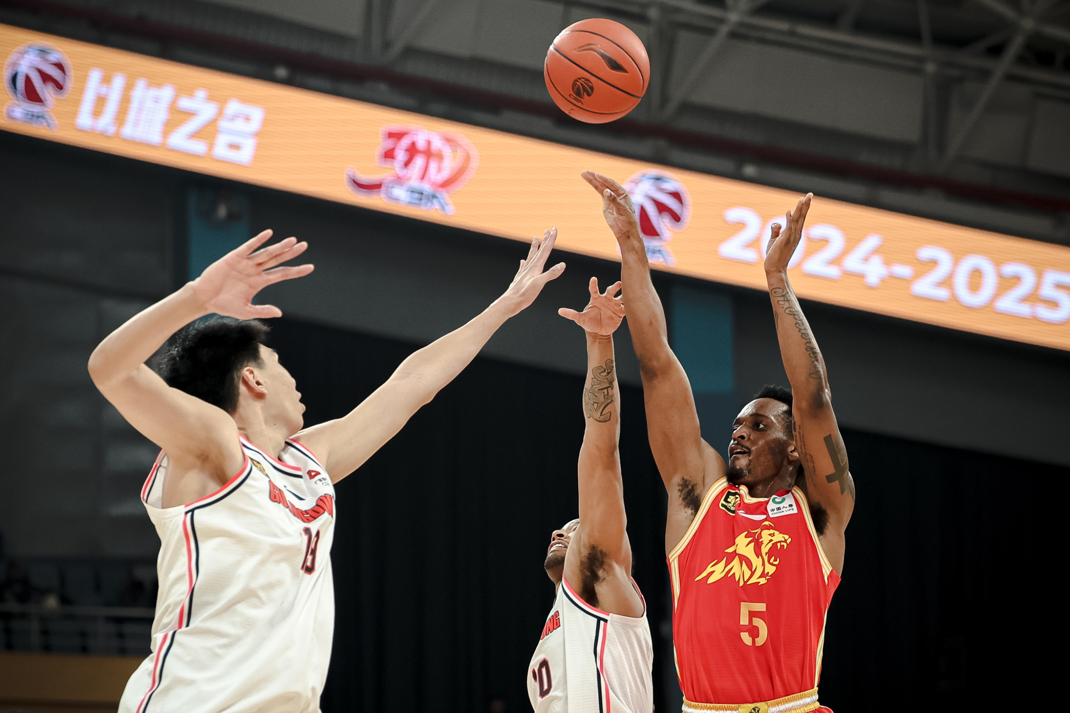 zoty中欧体育关于NBA常规赛今夜再迎强敌，新疆广汇外线爆发，主帅态度：信心回归，赛季目标并未改变的信息